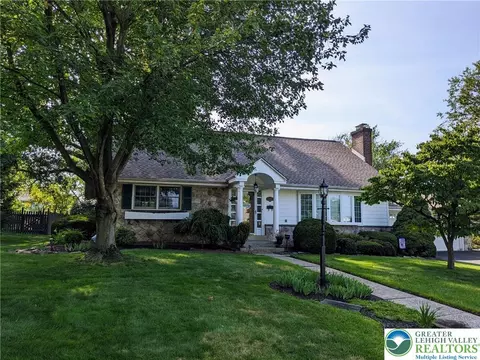 373 Barrett Rd, Emmaus, PA 18049
