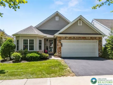 67 Glenmoor Cir S, Palmer Township, PA 18045