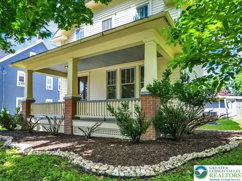 114 S New St S, Nazareth, PA 18064