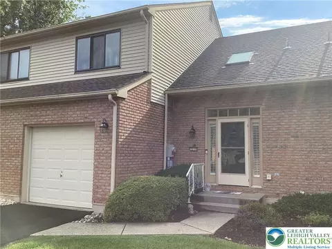 3210 Oakland Square Dr, Bethlehem, PA 18020