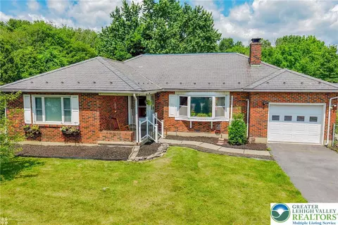 236 W Moorestown Rd, Wind Gap, PA 18091