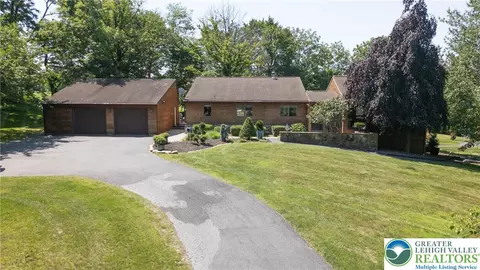 490 Longacre Dr, Cherryville, PA 18035