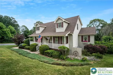 2300 Woodridge Ter, Easton, PA 18045