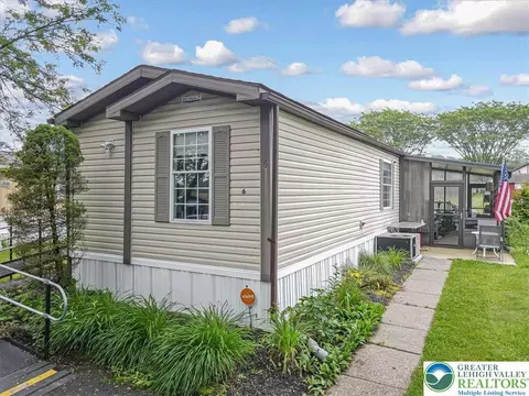 6 Powderhorn Pl, Mount Bethel, PA 18343