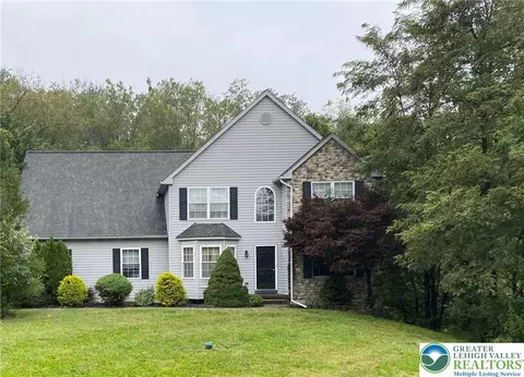 120 Palomino Cir, Bangor, PA 18013