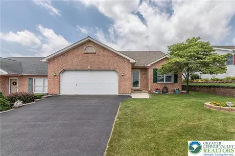 3054 Center Rd, Northampton, PA 18067