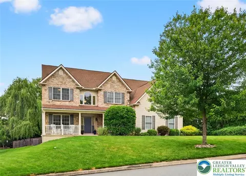 508 City View Dr, Nazareth, PA 18064