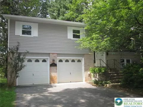 1741 Johnston Dr, Bethlehem, PA 18017