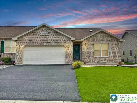 3051 Oakland Dr, Northampton, PA 18067