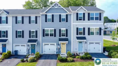 2145 Cross Country Rd, Northampton, PA 18067