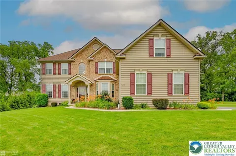 9610 Monarch Ln, Breinigsville, PA 18031
