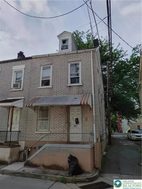 956 Oak St, Allentown, PA 18102