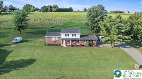 7013 Bake Oven Rd, Germansville, PA 18053