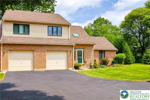 3244 Oakland Square Dr, Bethlehem, PA 18020