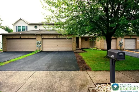2874 Sequoia Dr, Macungie, PA 18062
