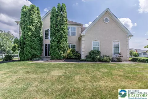 4325 Crosswinds Dr, Easton, PA 18045