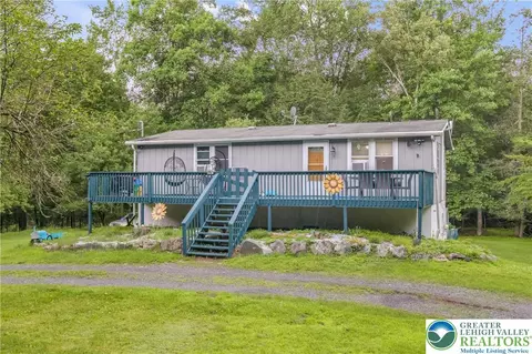 865 Snow Hill Rd, Cresco, PA 18326