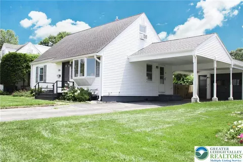 526 Spruce St, Hellertown, PA 18055