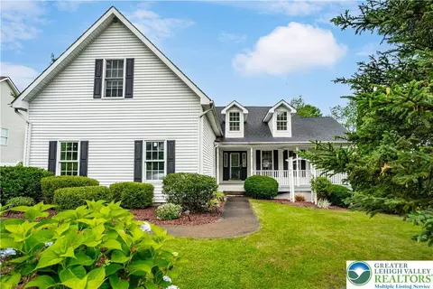 620 Pittston Ave, Dupont, PA 18641