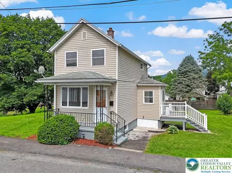 171 Harriet St, Throop, PA 18512