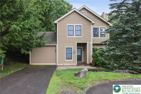 153 Pine Ct, Tannersville, PA 18372