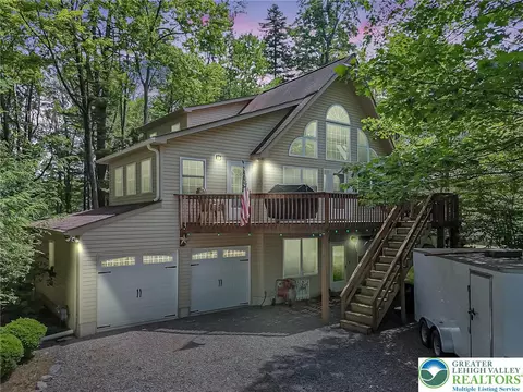 132 Woodbury Dr, Blakeslee, PA 18610