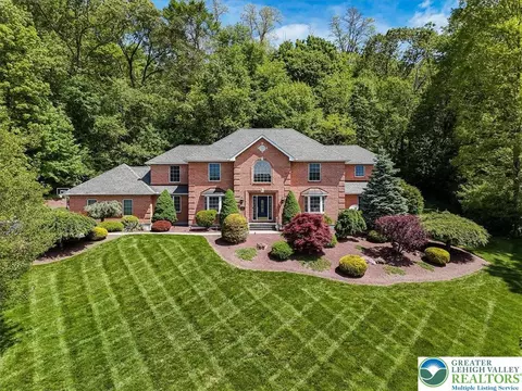 1376 Buck Ridge Dr, Stroudsburg, PA 18360