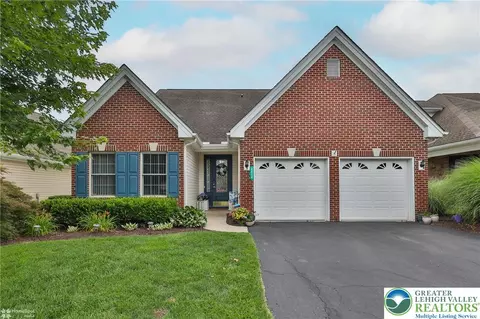 4076 Pine Hurst Dr, Northampton, PA 18067