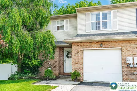 20 Freedom Ter, Palmer Township, PA 18045