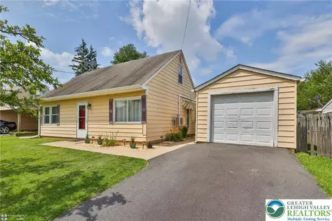 1219 Whitehall Ave, Palmer Township, PA 18045