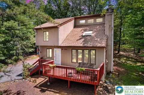 117 Manchester Dr, Saw Creek, PA 18324