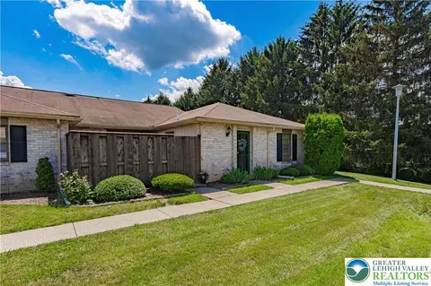 2810 Rolling Green Pl, Macungie, PA 18062