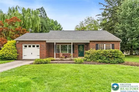 4030 Winfield Ter, Palmer Township, PA 18045
