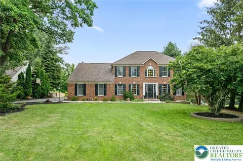 8349 Mohr Ln, Fogelsville, PA 18051