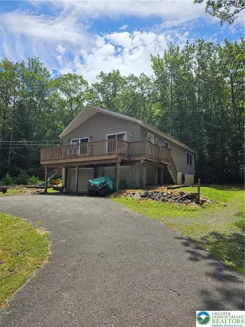 178 Sparrow Ln, Jim Thorpe, PA 18229