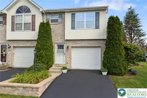 4220 Cheyenne Ct, Schnecksville, PA 18078