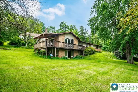 1403 Beverly Hills Rd, Coopersburg, PA 18036