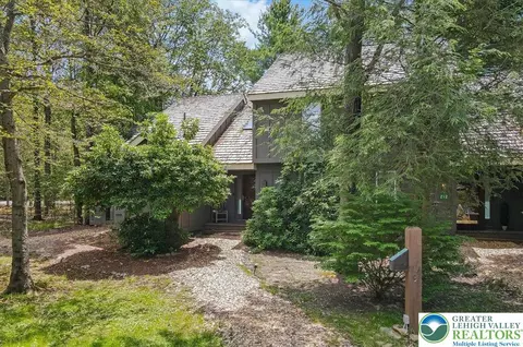 214 Snow Ridge Cir, Blakeslee, PA 18610