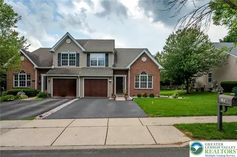 1536 Cambridge Dr, Macungie, PA 18062