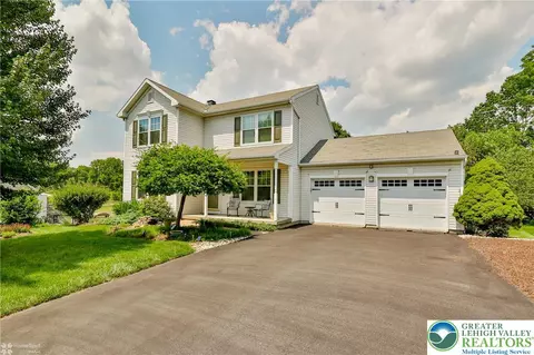 1945 Jenkins Dr, Forks Twp, PA 18040