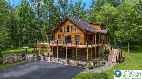 207 W Douglasville Rd, Nazareth, PA 18064