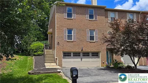 1943 Alberta Dr, Fullerton, PA 18052