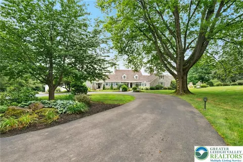 2458 Riverbend Rd, Allentown, PA 18103