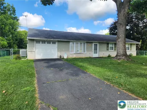 73 Willowdale Ave, Nazareth, PA 18064