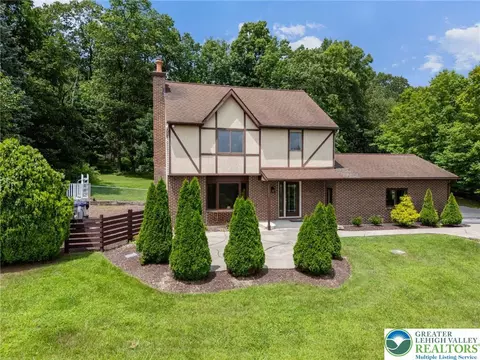 6265 Venture Ct, Slatington, PA 18080