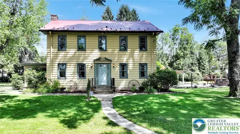 35 Holland St, Tamaqua, PA 18252