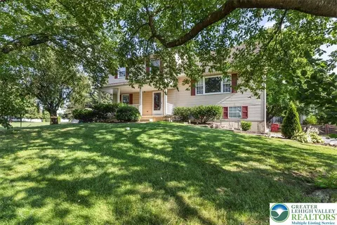 204 Tuscany Dr, Forks Twp, PA 18040