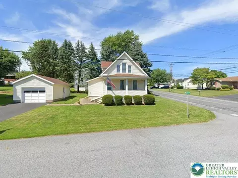 4 W 4th St, Nazareth, PA 18064
