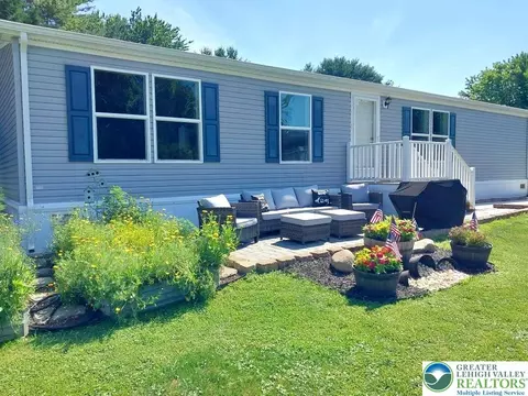 8932 Breinig Run Cir, Breinigsville, PA 18031