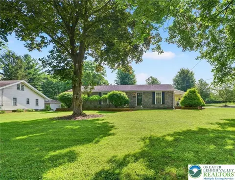 1227 Stones Crossing Rd, Easton, PA 18045